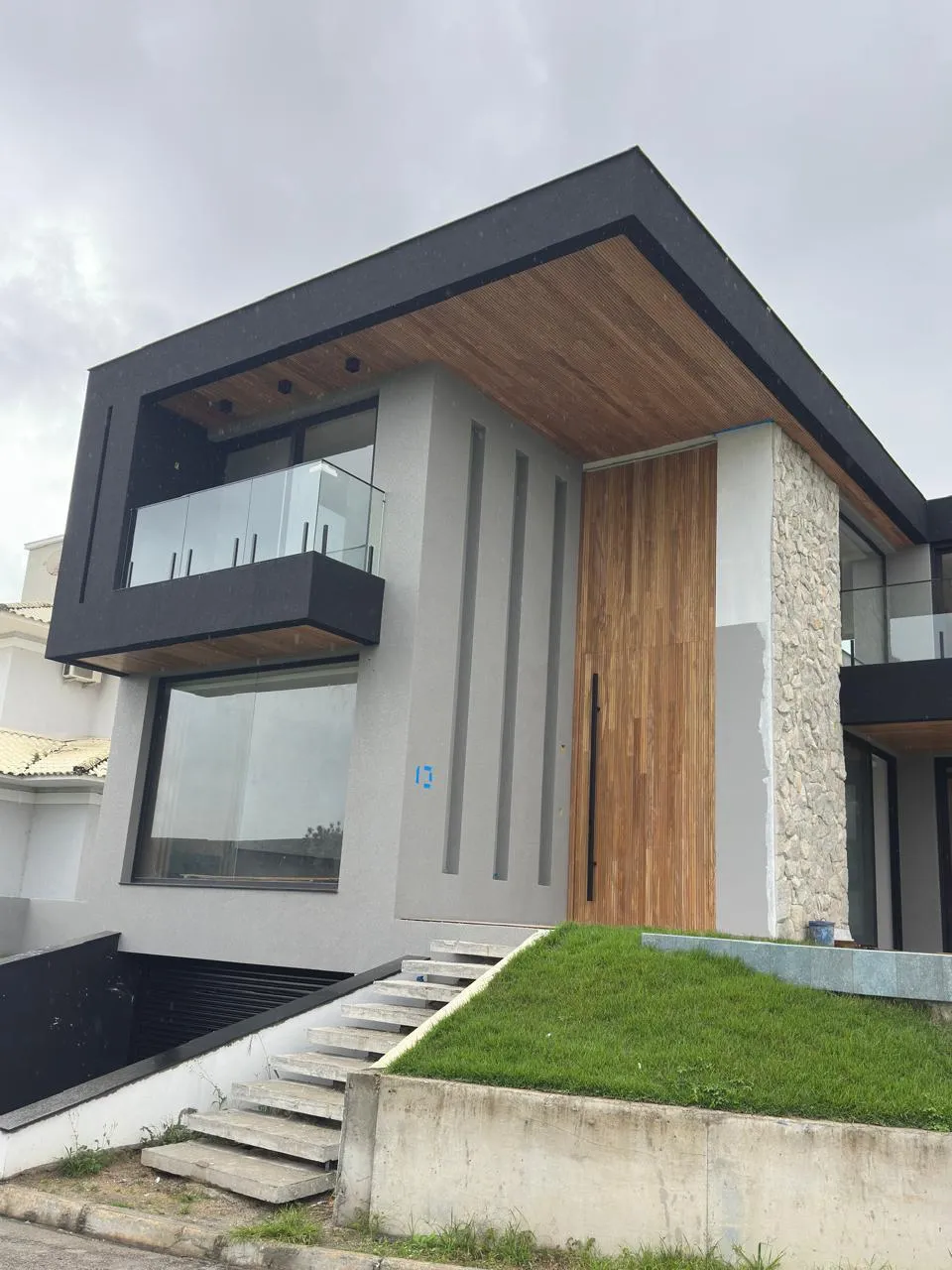 Detalhe da fachada — acabamento e materiais de primeira linha